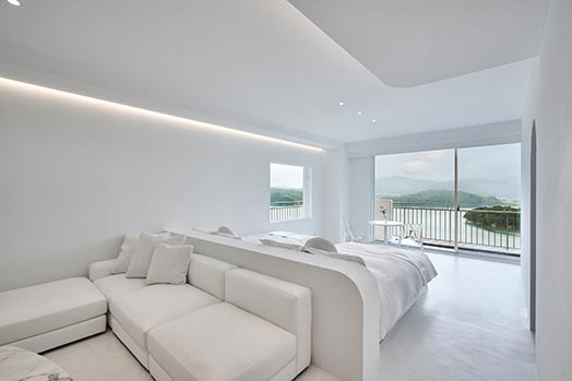 ROOM SHIRO